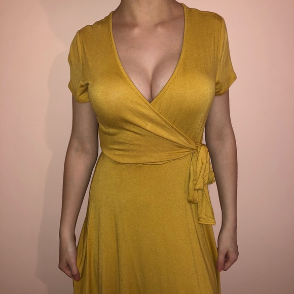 Rolla Coster Dresses & Skirts - LOW NECK YELLOW SUNDRESS☀️